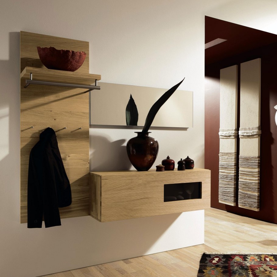 Плитка и ламинат в прихожей