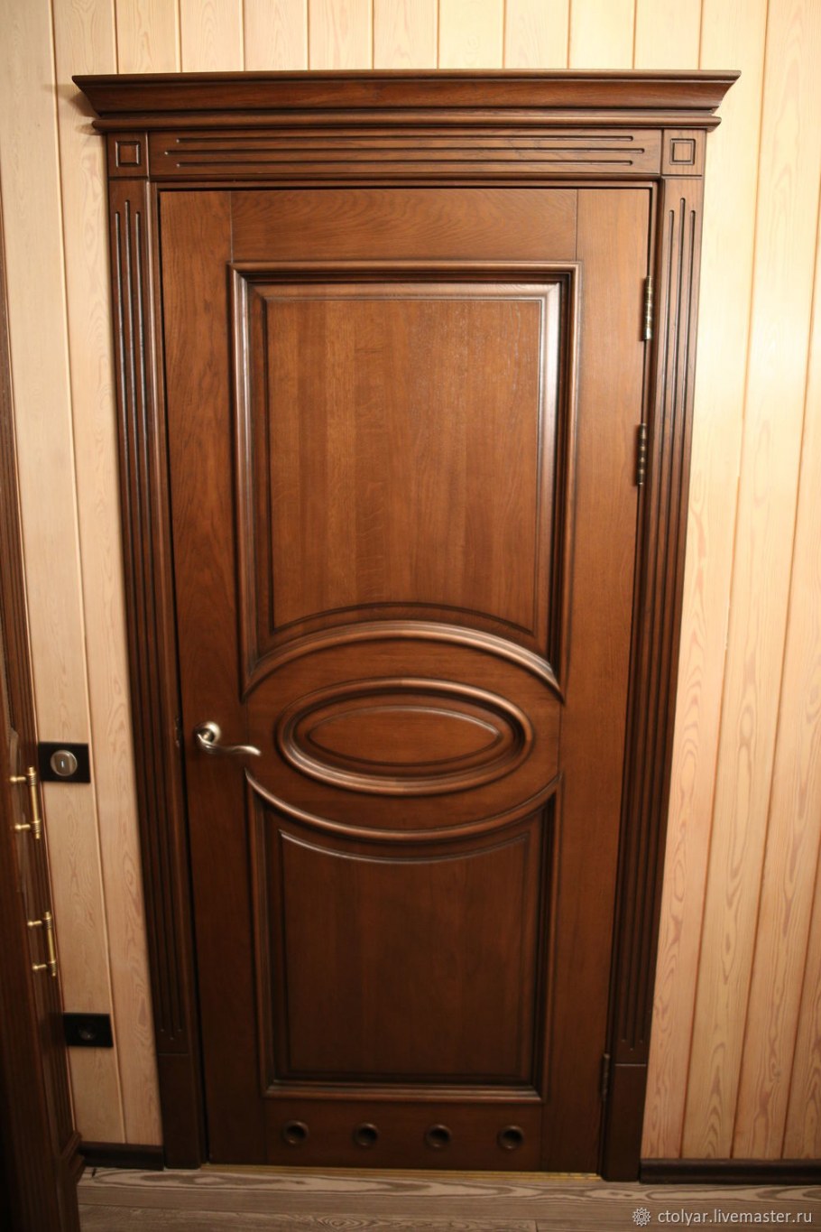 Дверь дерево массив