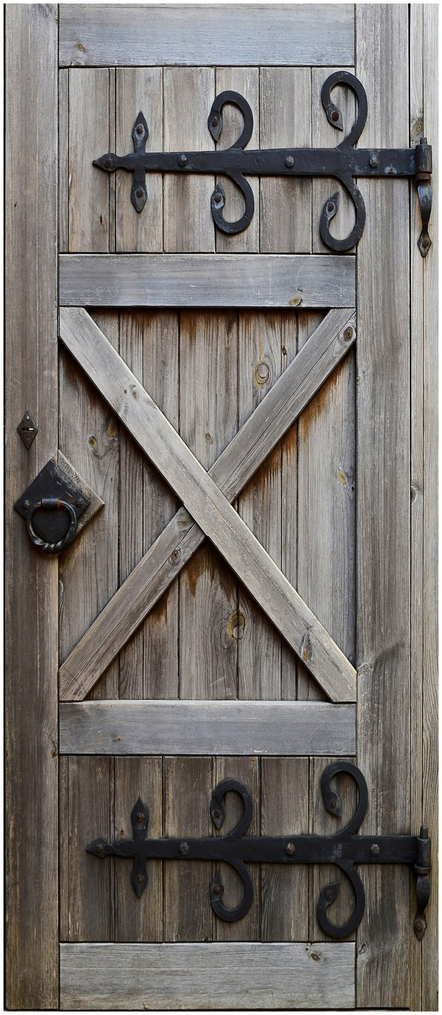 Деревянная дверь