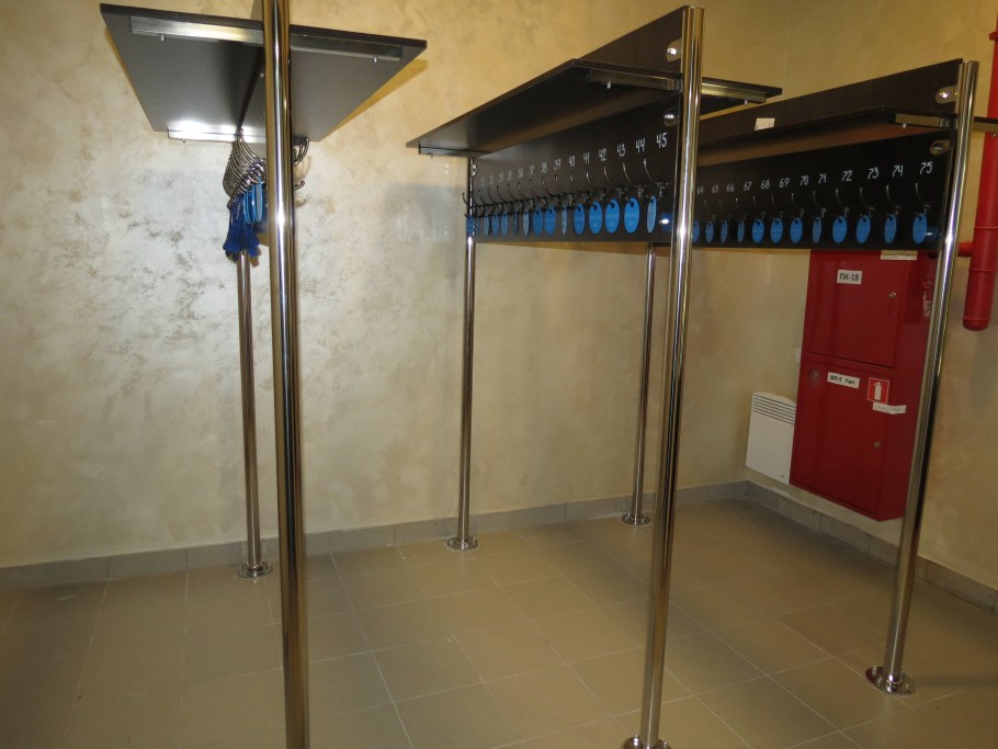 Гардеробные вешалки