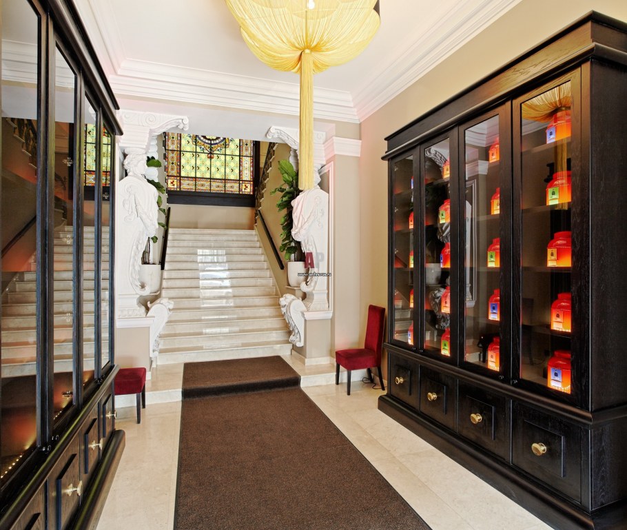 Гардеробная в ресторане