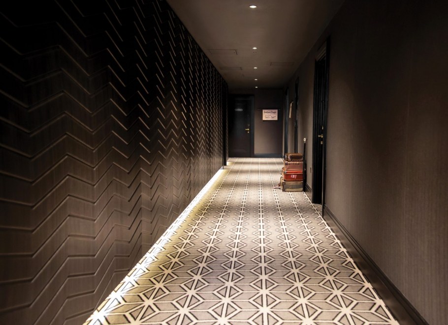 Декоративные стеновые панели в коридор