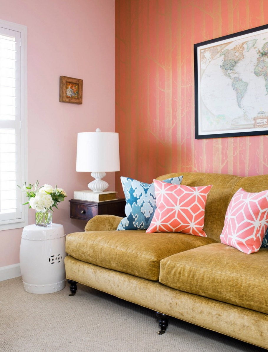 Однотонные стены в гостиной