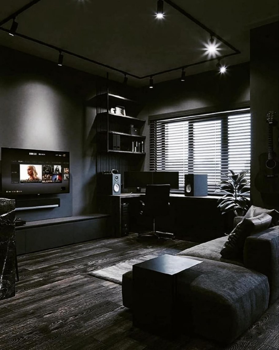 Комната с черными стенами