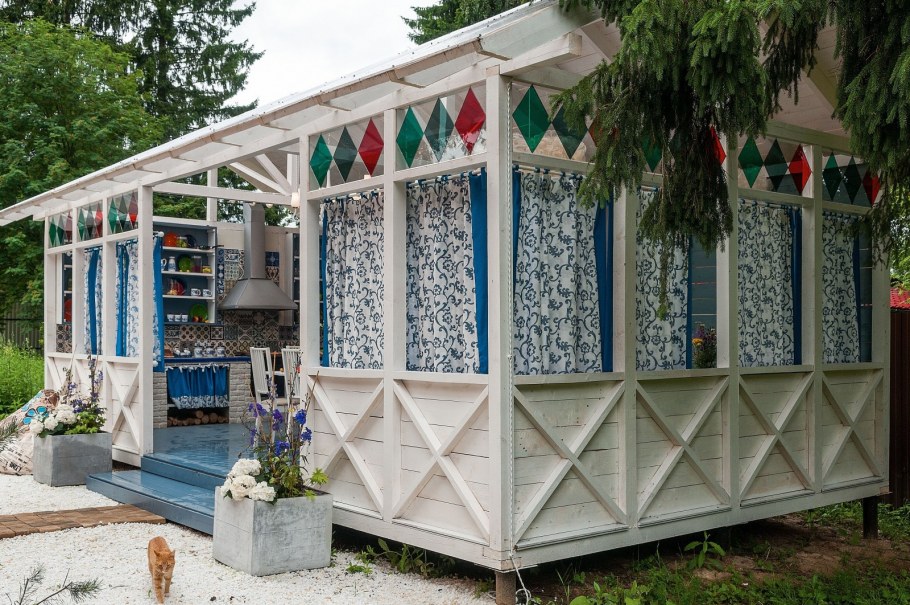 Беседка с летней кухней