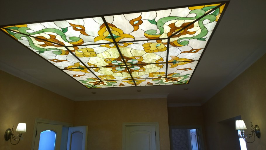 Витраж на потолке