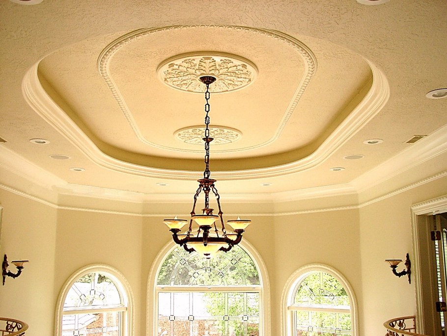 Потолок с деревянными балками