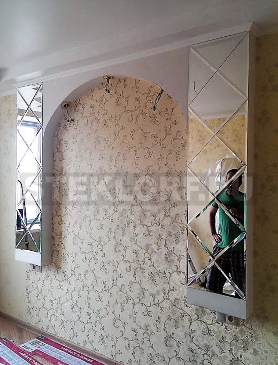 Зеркальная плитка в интерьере прихожей