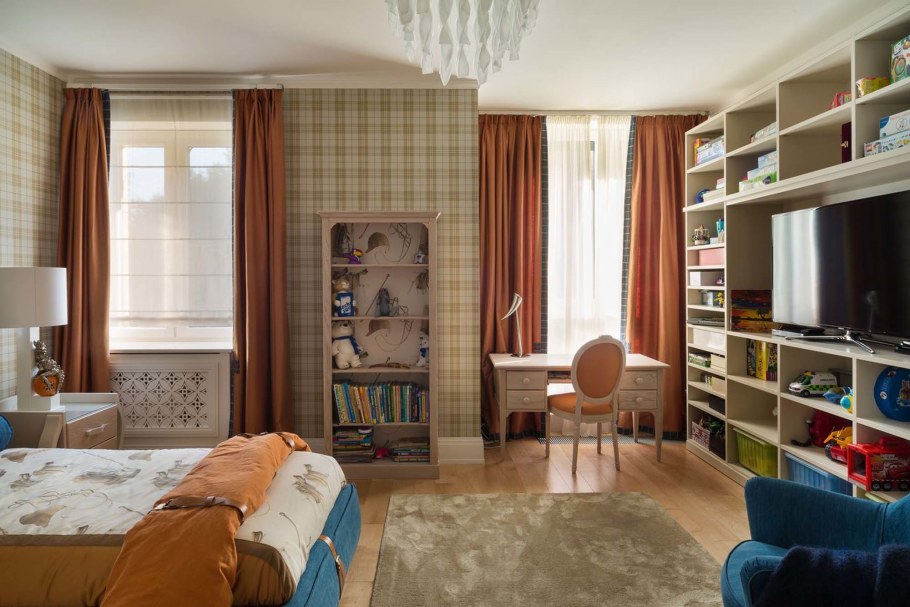 Комната с двумя окнами