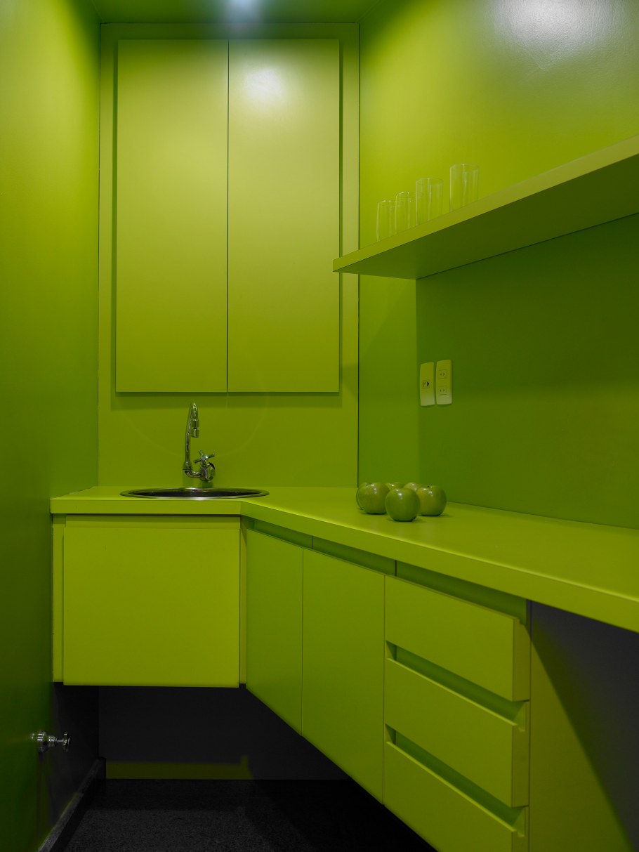 Шкафы жёлто-зелёная кухни