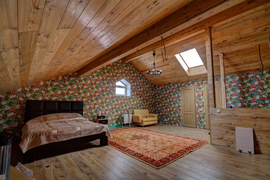 Шторы в спальню на мансарде