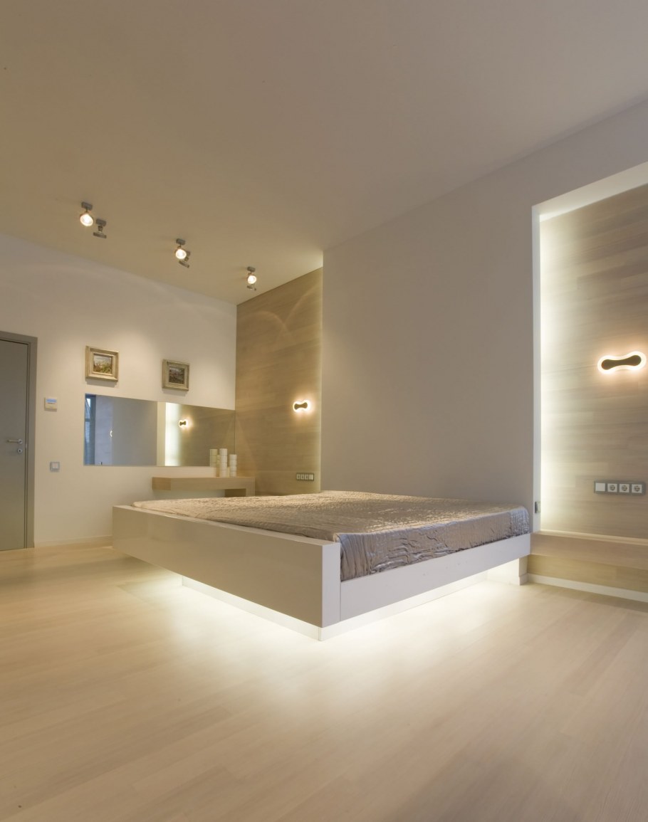 Кровать на подиуме с подсветкой