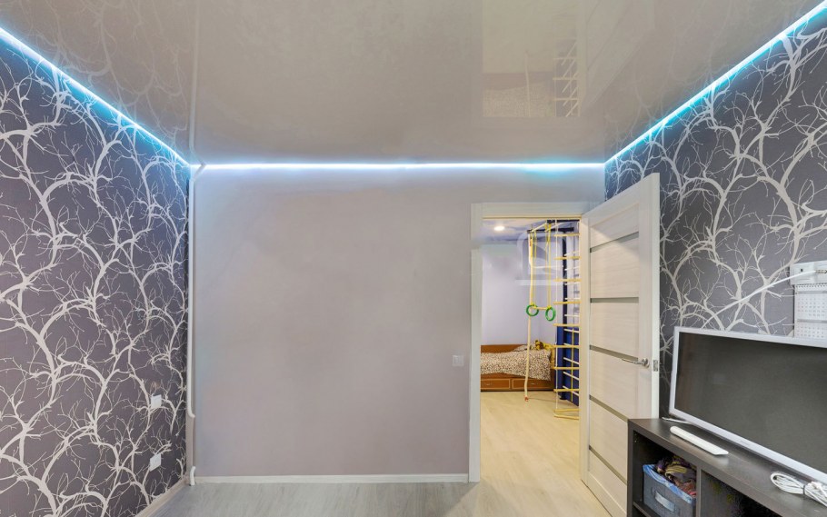 Парящая кровать с подсветкой