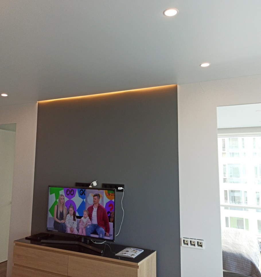 Парящая кровать с подсветкой