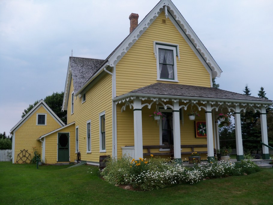 Маленький желтый дом