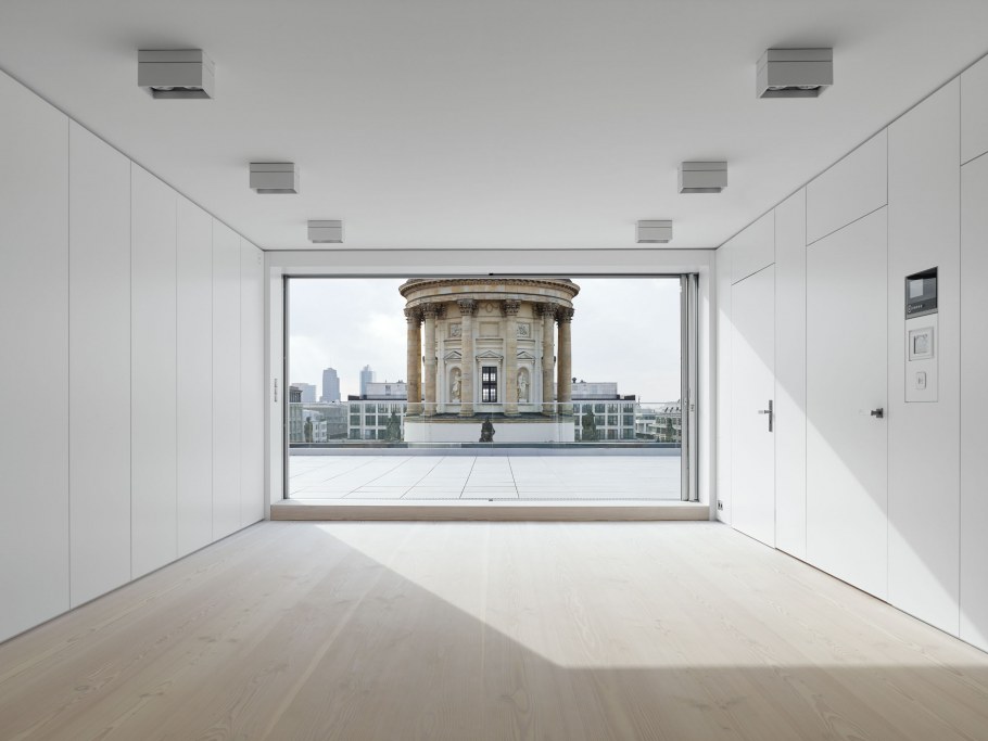 Архитектор проектирует окна