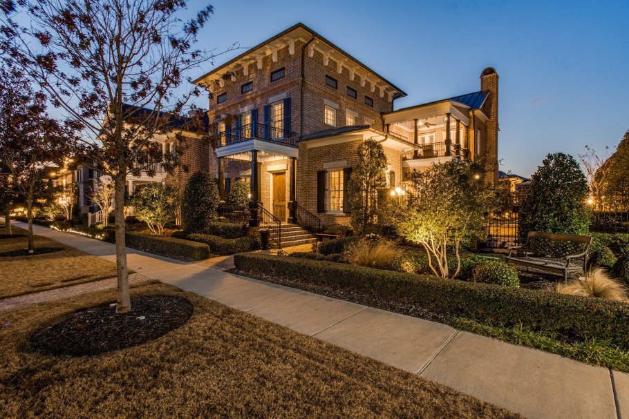 New Colonial, США