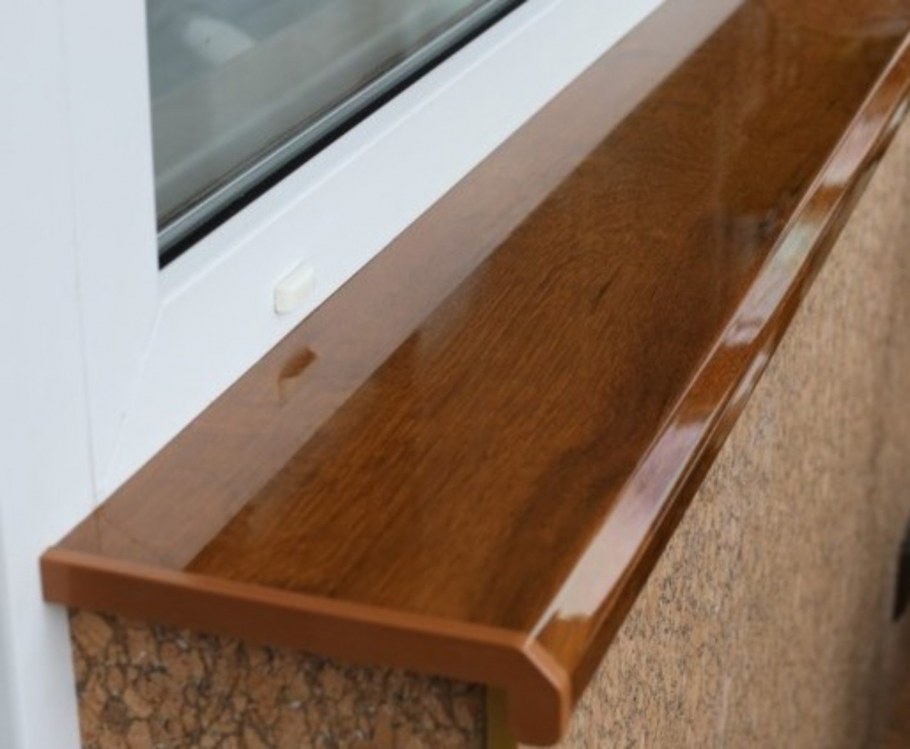 Оранжевый подоконник в интерьере