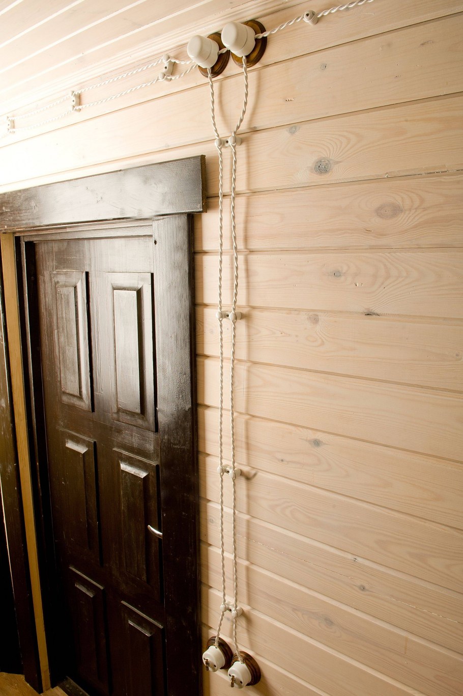 Электропроводка в деревянном доме