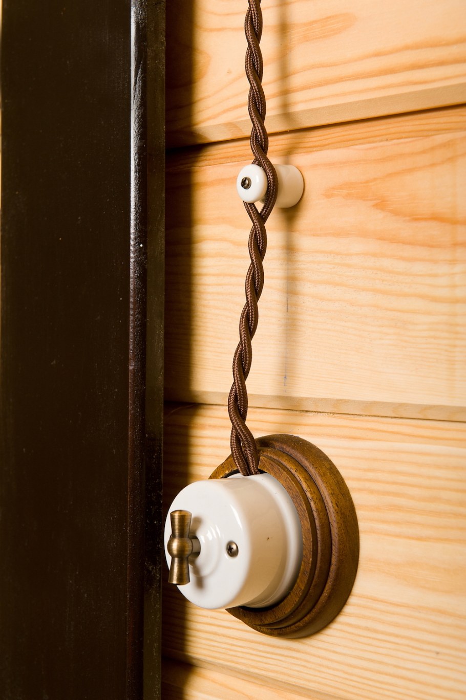 Декоративная наружная проводка