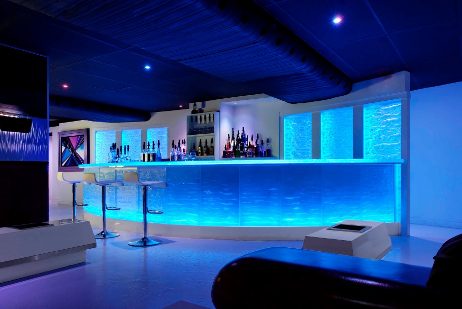 Неоновая барная стойка