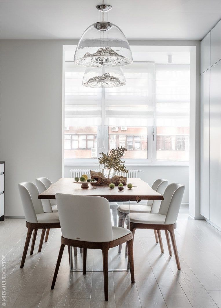 Подвесная люстра над обеденным столом
