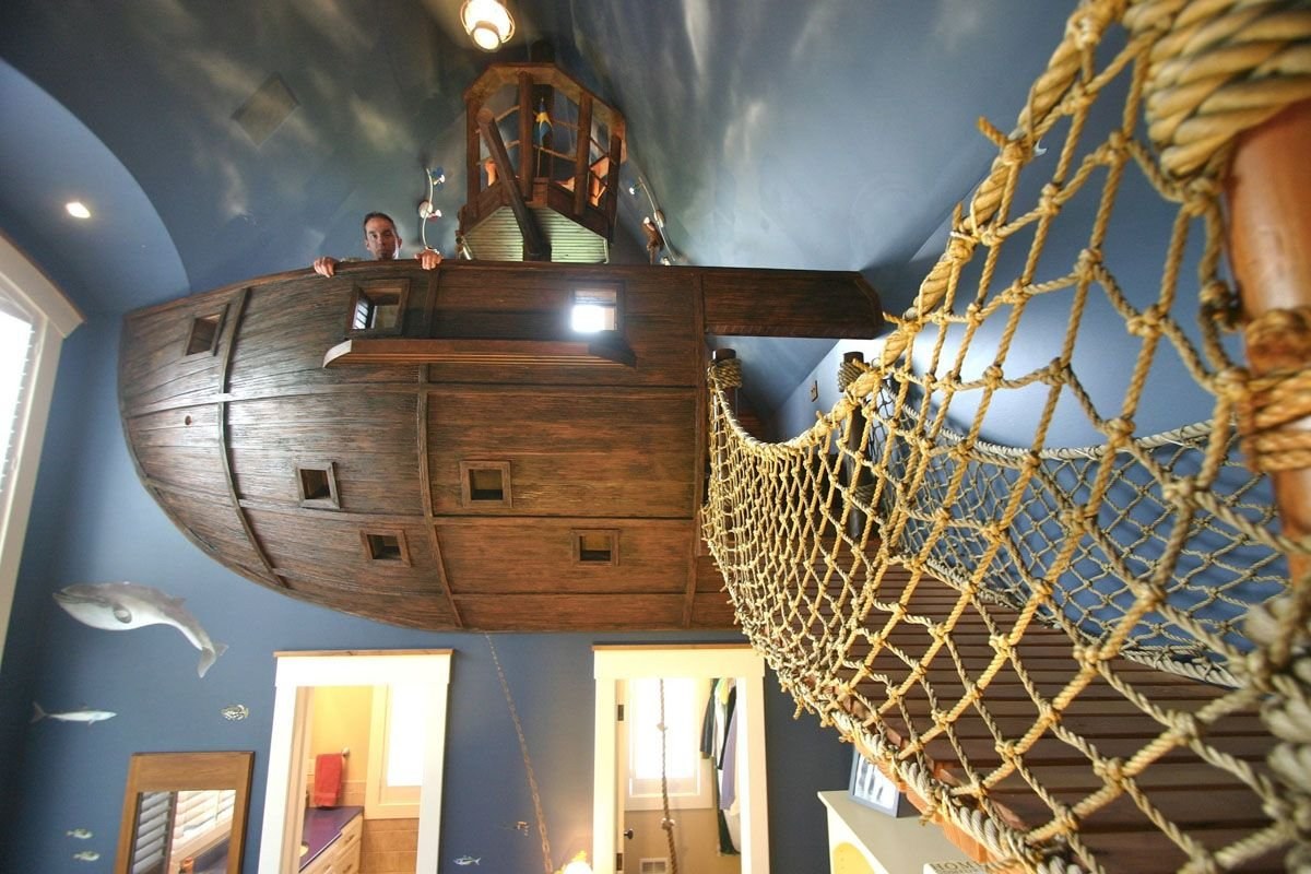 Детская палуба. Трюм фрегата музей Грина. Интерьер корабля. Интерьер в стиле корабля. Интерьер пиратского корабля.