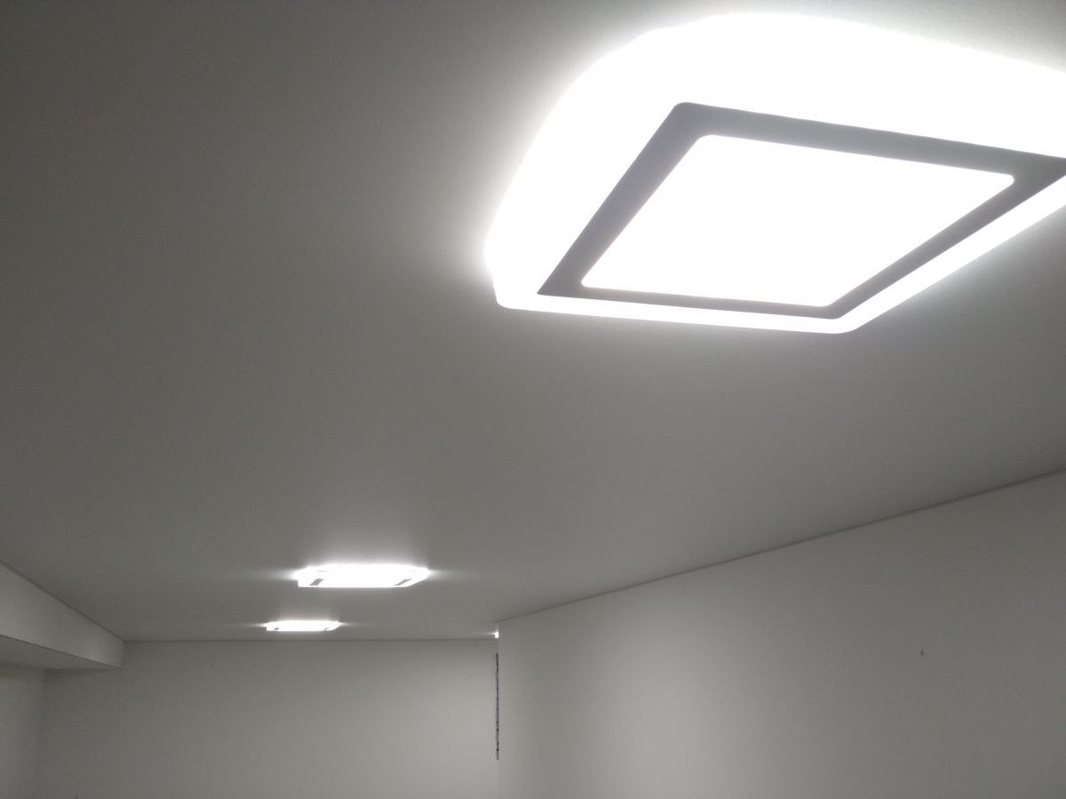 Квадратные светильники в натяжной потолок (74 фото) - красивые картинки .