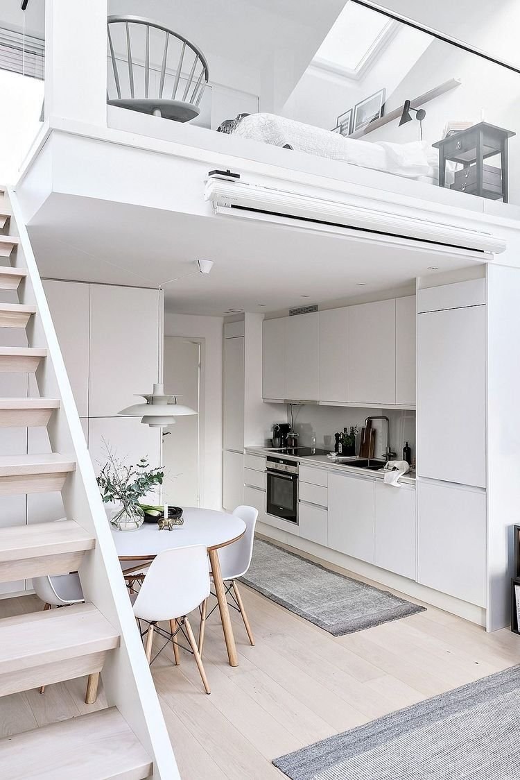 Антресольный этаж в студии 20 кв.м