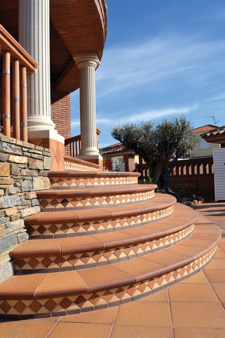 Полукруглое крыльцо