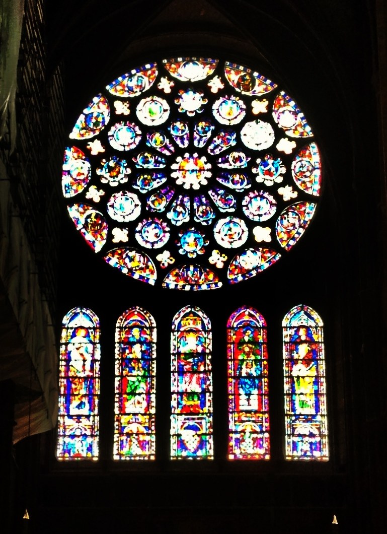 Витражи Шартрского собора Распятие