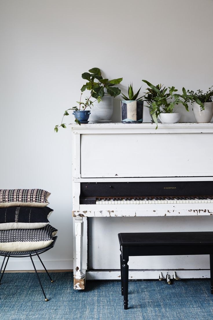 Steinway белый рояль