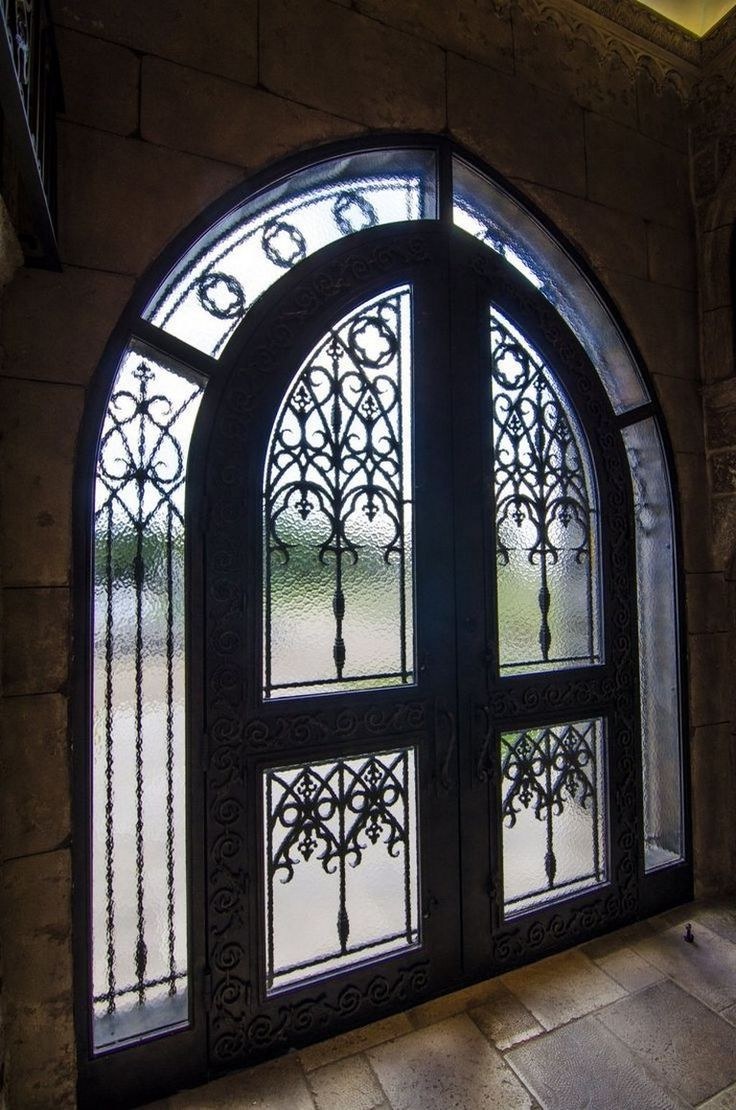 Готическая стрельчатая арка