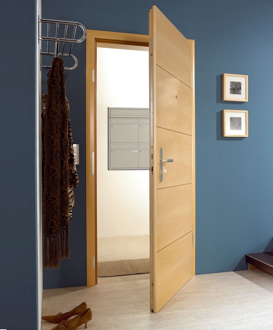 Открая дверь в квартиру