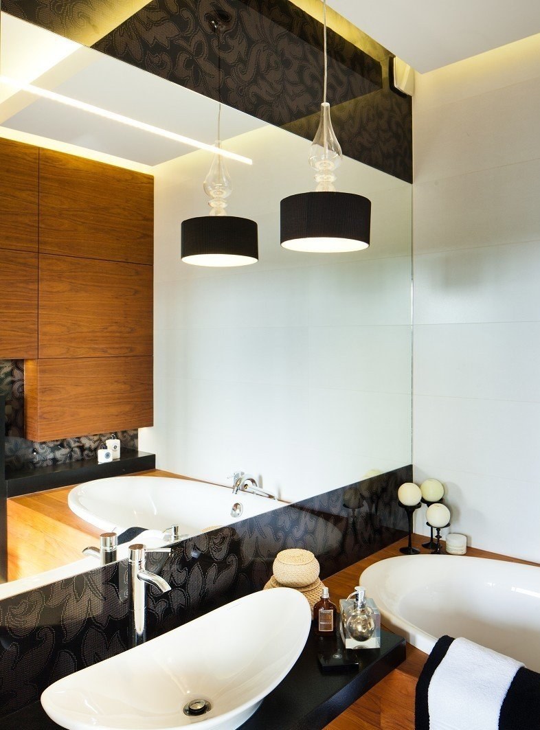 Подвесные светильники в ванной