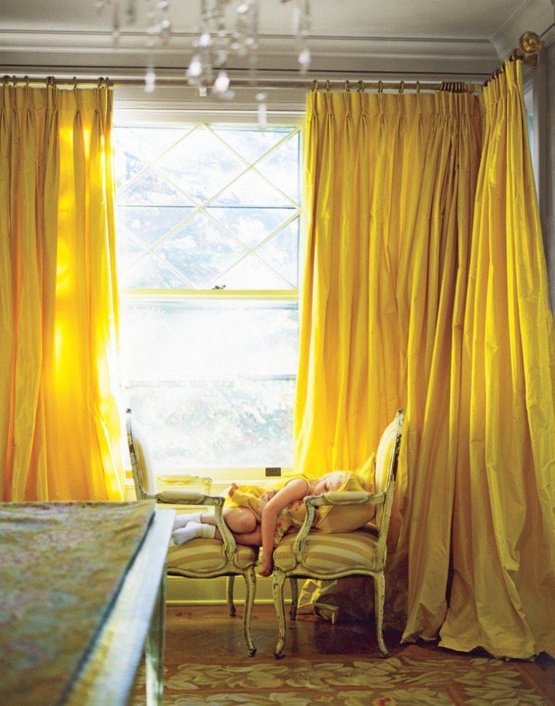 Желтые шторы