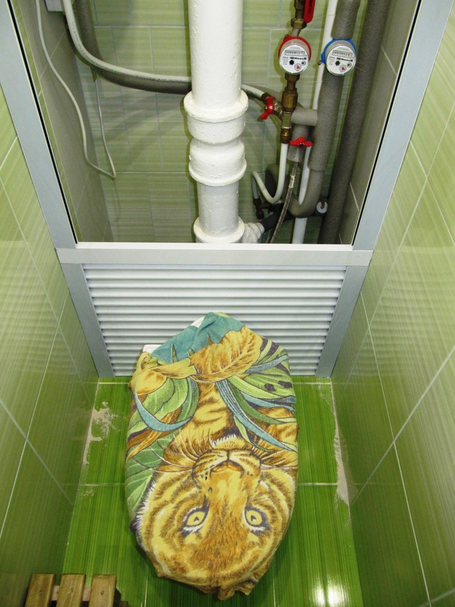 Разборный короб для труб в туалете