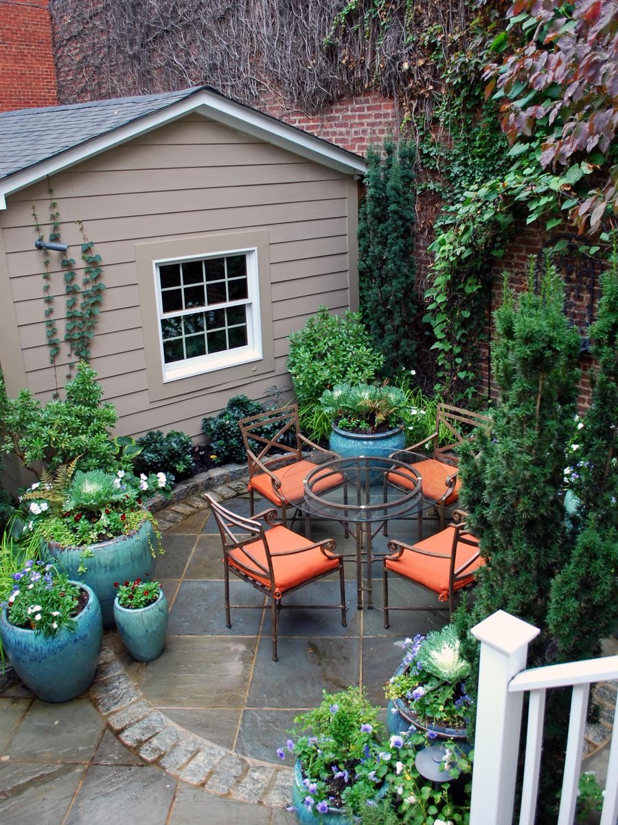 Обустройство двора частного дома