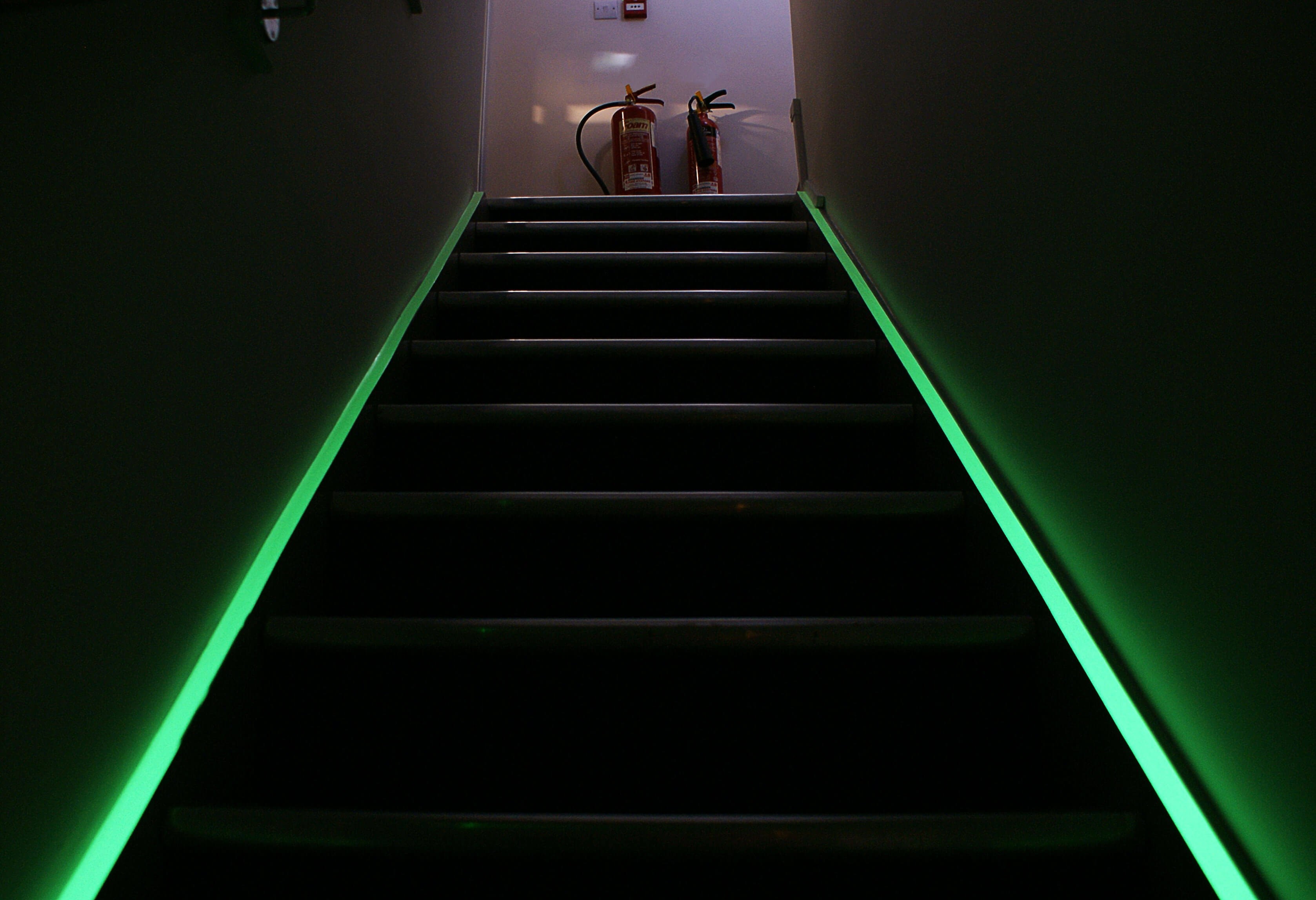 Подсветка для лестницы с датчиком. Ночная подсветка коридора. Подсветка пола. Ночная подсветка лестницы. Подсветка пола с датчиком движения.