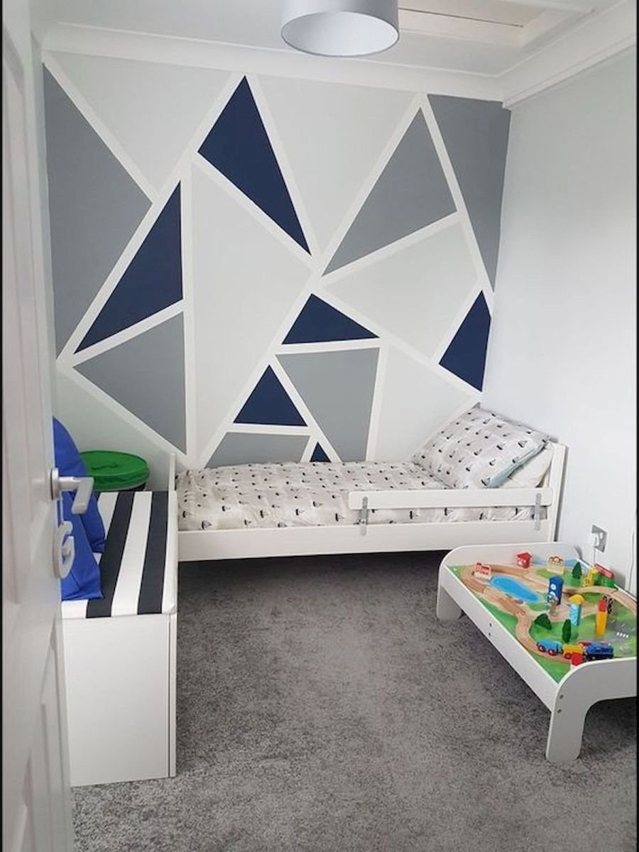 Ромбы на стене