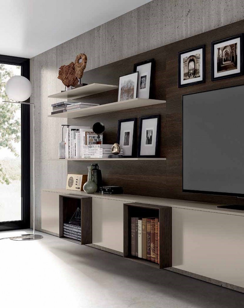 Декор полки над телевизором