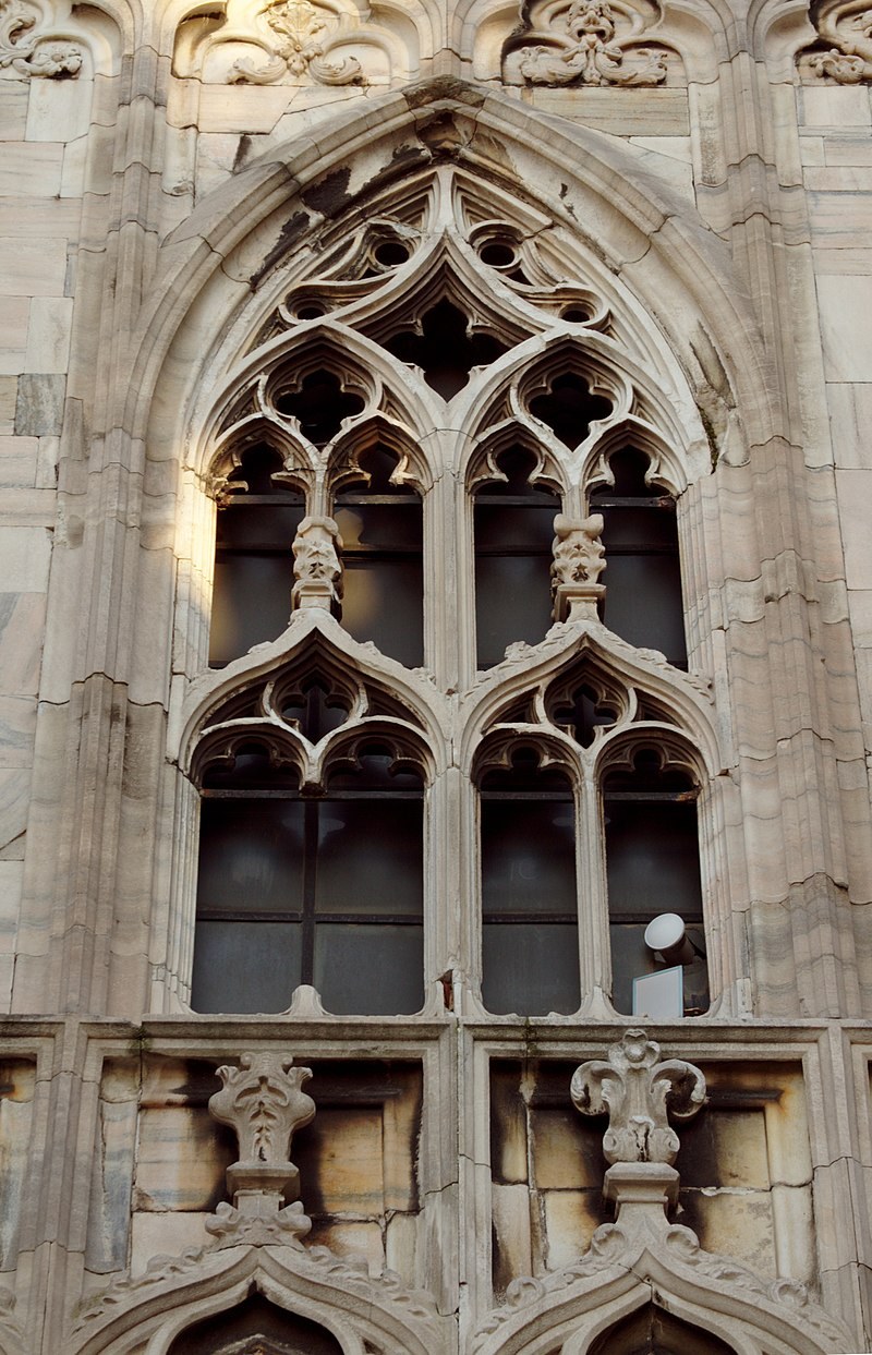 Готика костел стрельчатые окна Самара