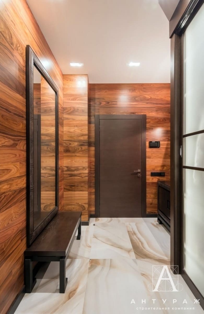 Ламинат на стене в интерьере прихожей