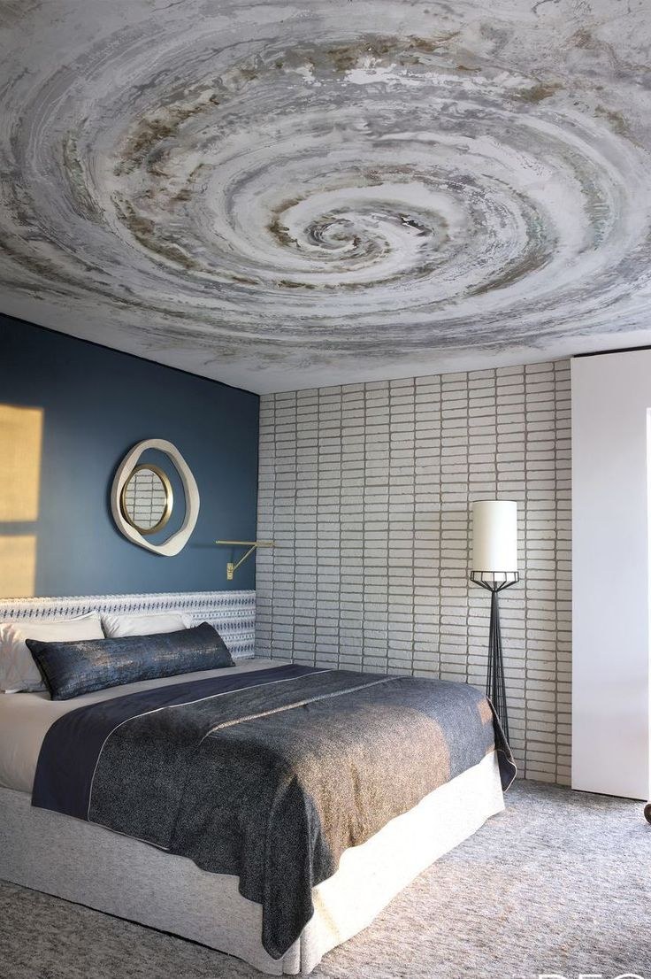 Необычный потолок в спальне