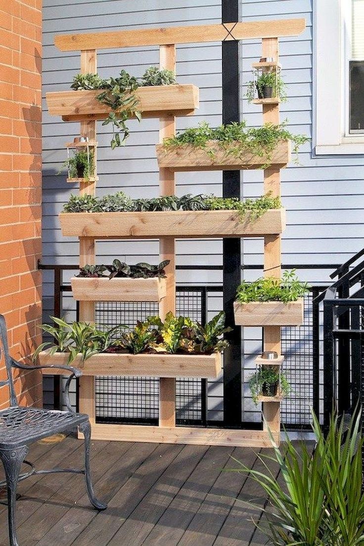 Деревянные вертикальные грядки