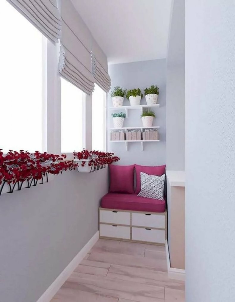 Красивый открытый балкон