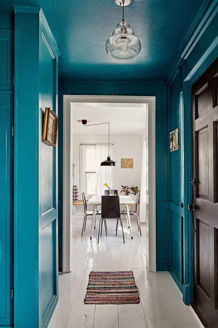 Прихожая в синих тонах