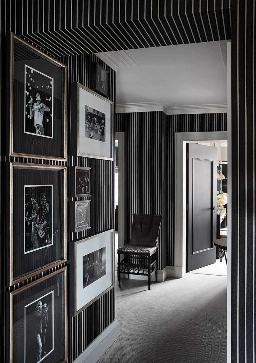 Прихожая в черном цвете