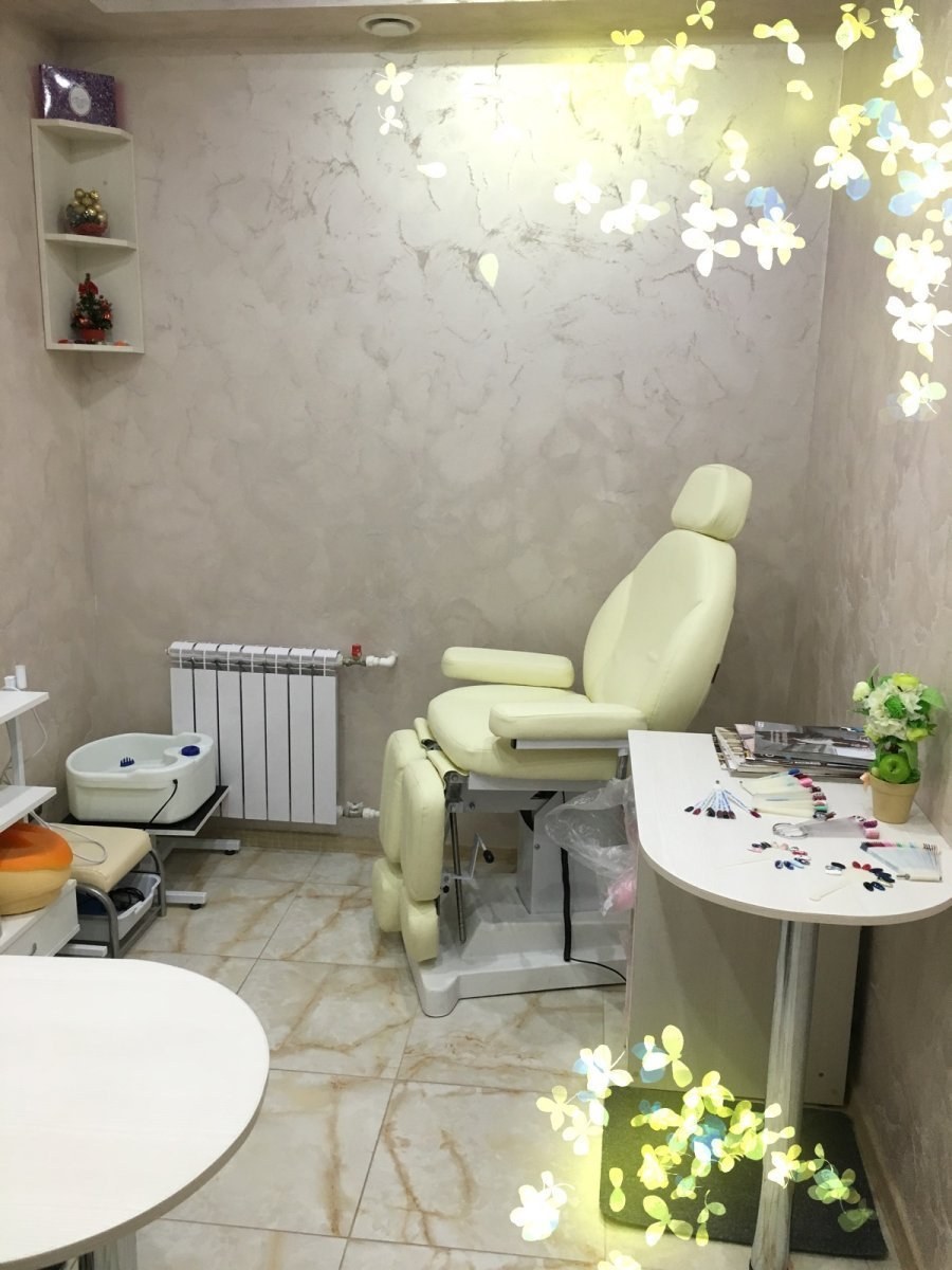 Интерьер студии маникюра