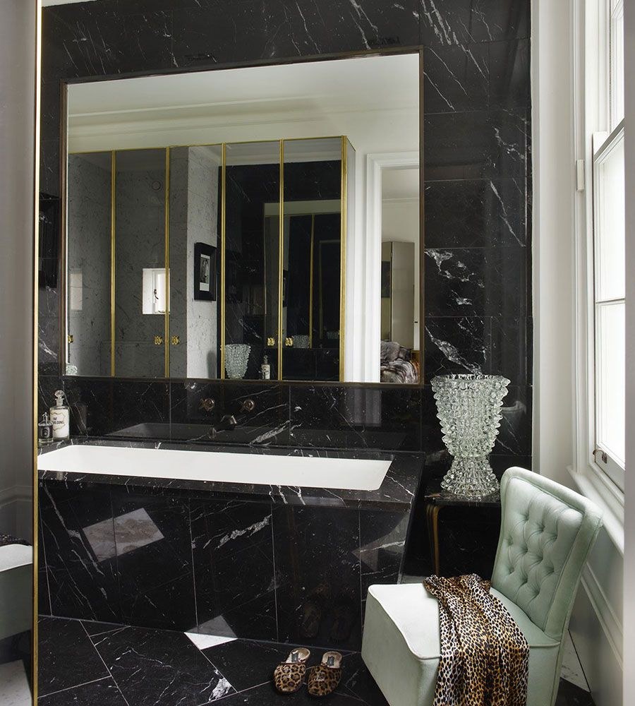 Интерьер ванной в черном цвете